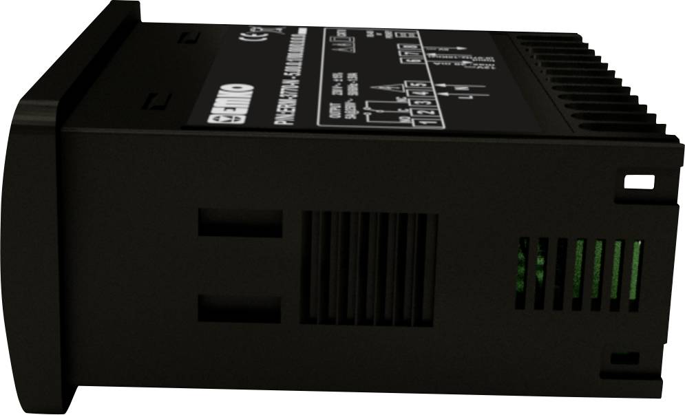 Černé elektronické zařízení s větrací mřížkou a bílými značkami na horní straně, určené k ovládání nebo regulaci.