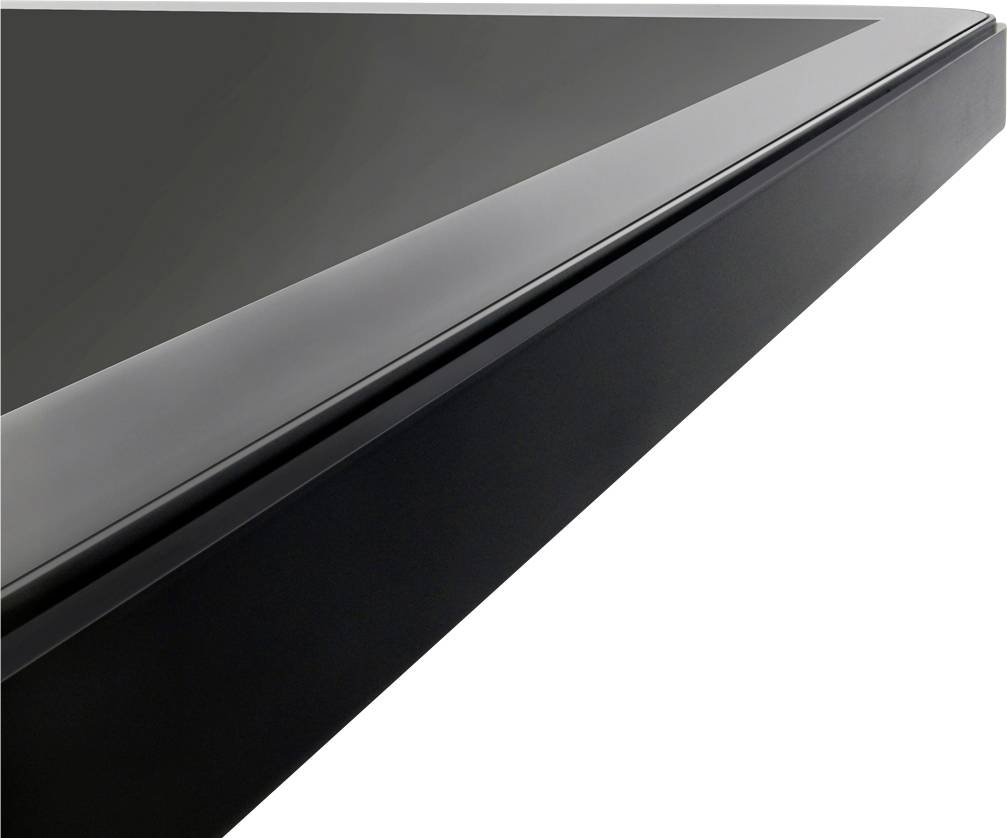 Detailní záběr lesklého černého okraje stolu v šikmém úhlu pohledu. Minimalistický, moderní design.