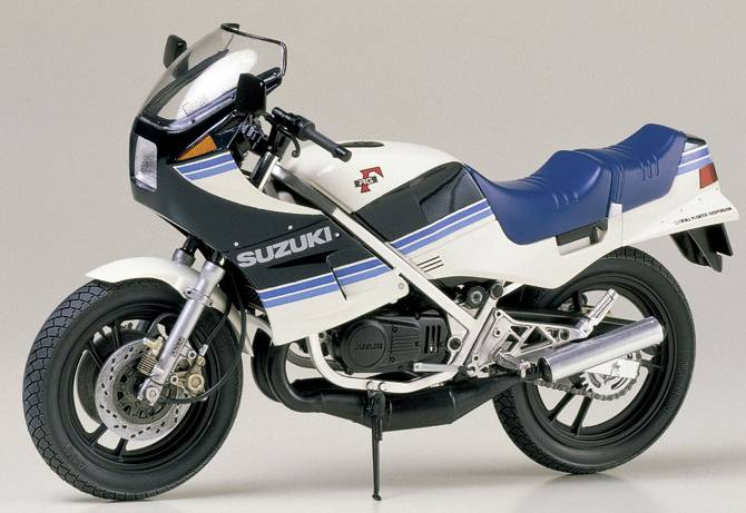 Tamiya 300014024 Suzuki RG250 R Gamma motocyklový model, stavebnice 1:12