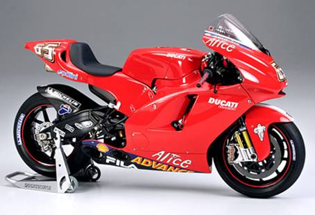 Tamiya 300014101 Ducati Desmosedici #65 MotoGP´03 motocyklový model, stavebnice 1:12