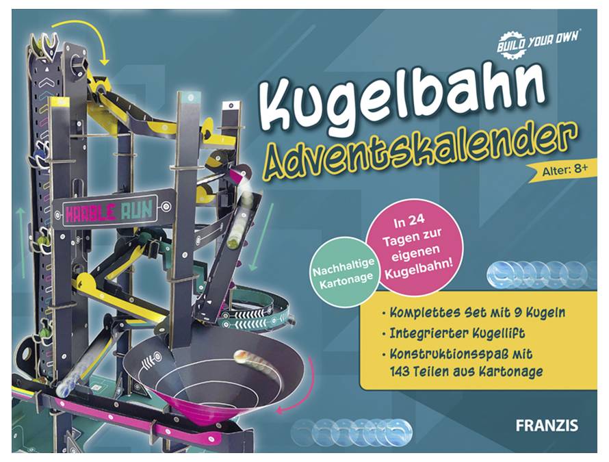 Produktová krabice pro "Kugelbahn Adventskalender" soupravy kuličkové dráhy, zobrazující víceúrovňovou trať a text: "Za 24 dní si postavíte vlastní kuličkovou dráhu!", "Věk: 8+", a "Kompletní souprava s 9 kuličkami"