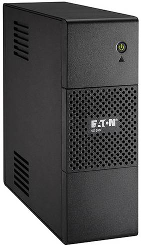 Černé zařízení UPS značky Eaton s větracími otvory a zeleným napájecím tlačítkem na přední straně.