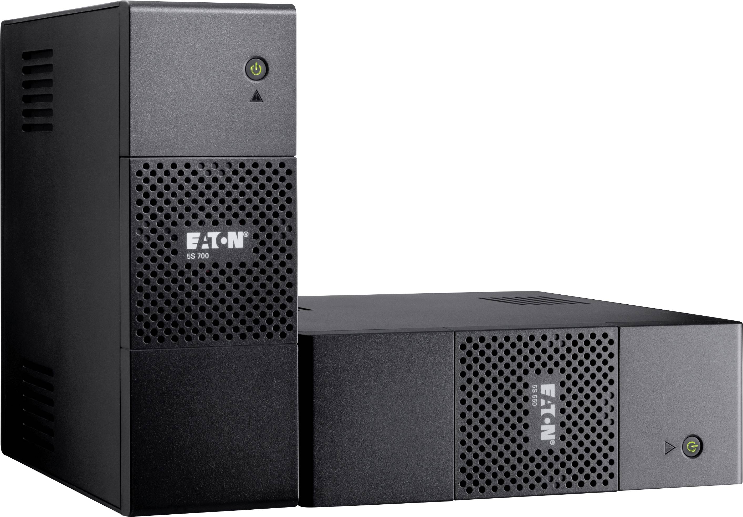 Dva černé nepřerušitelné zdroje napájení (UPS) od společnosti Eaton s nápisem 'Eaton 5S 700', jeden stojící, druhý položený.