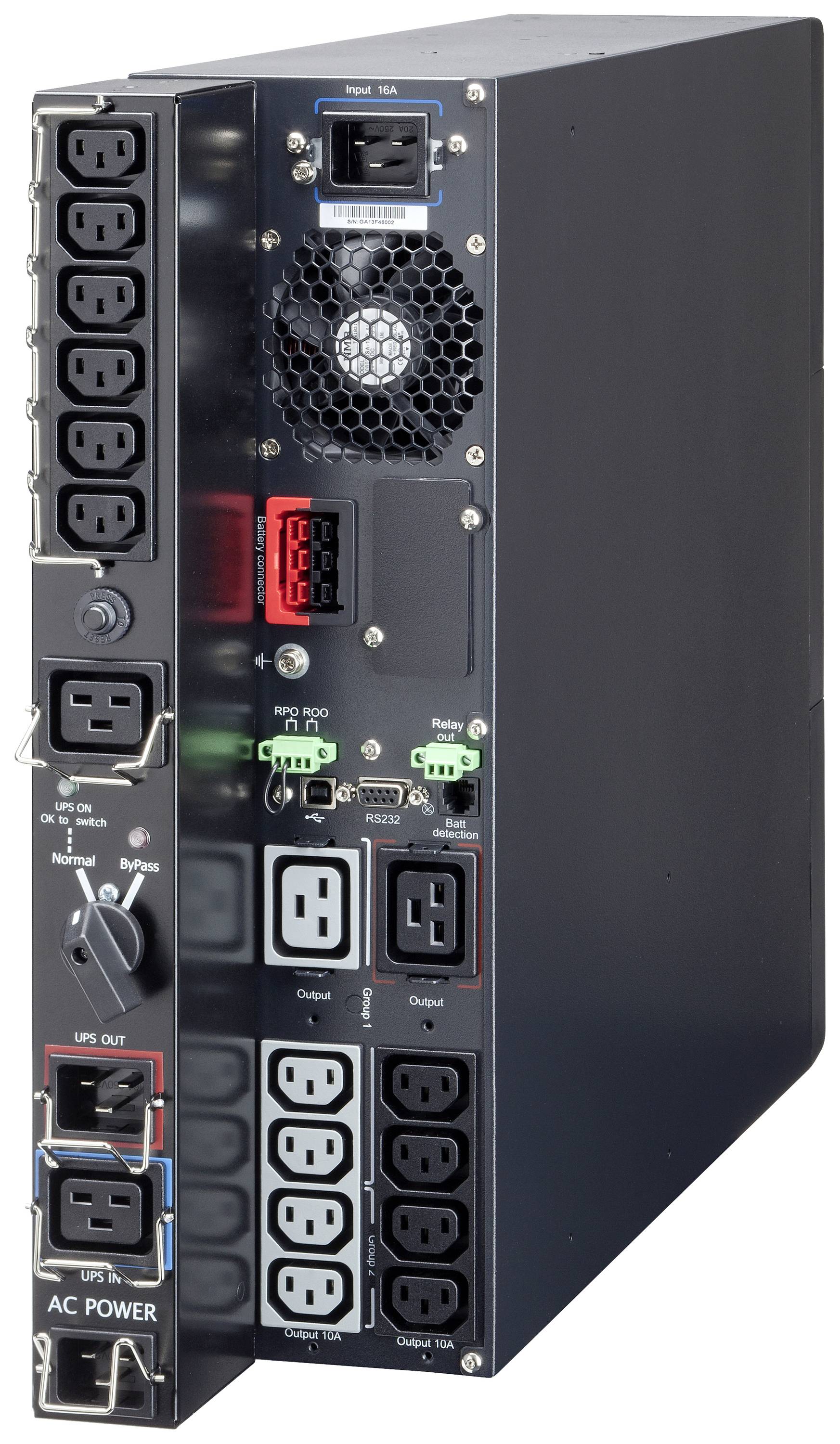 Napájecí modul stromem s několika přípojkami a ventilátorem na zadním konci pro použití v serverových nebo síťových rozvaděčích.
