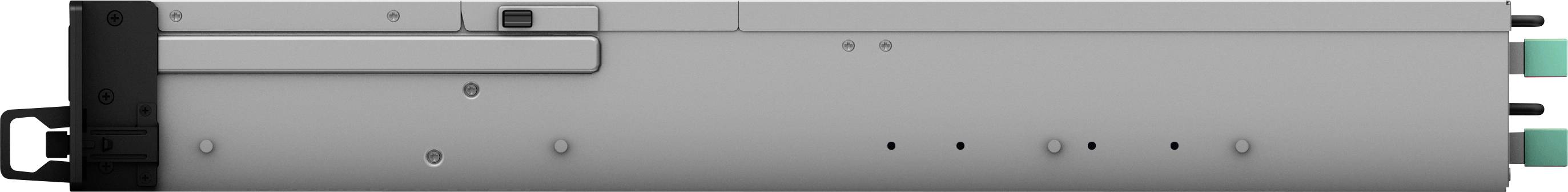 Úložné zařízení v stříbrné metalické úpravě s několika konektory a ovládacími tlačítky, používané pro ukládání a správu digitálních dat.