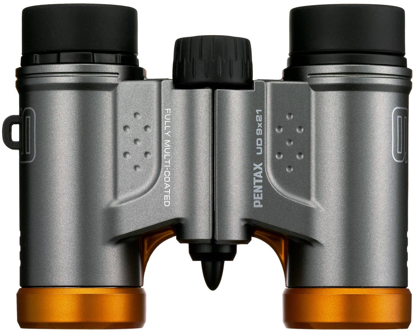 Dalekohled ve stříbrné barvě s oranžovými detaily, značka 'Pentax UD 9x21', kompaktní provedení, vhodný pro venkovní použití.