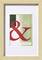 Zarámované umělecké dílo zobrazuje velký červený symbol ampersandu ('&') před abstraktním pozadím v zelených tónech.
