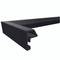 Černý L-tvarový plastový profil, který vytváří úhel a používá se jako ochrana hran.