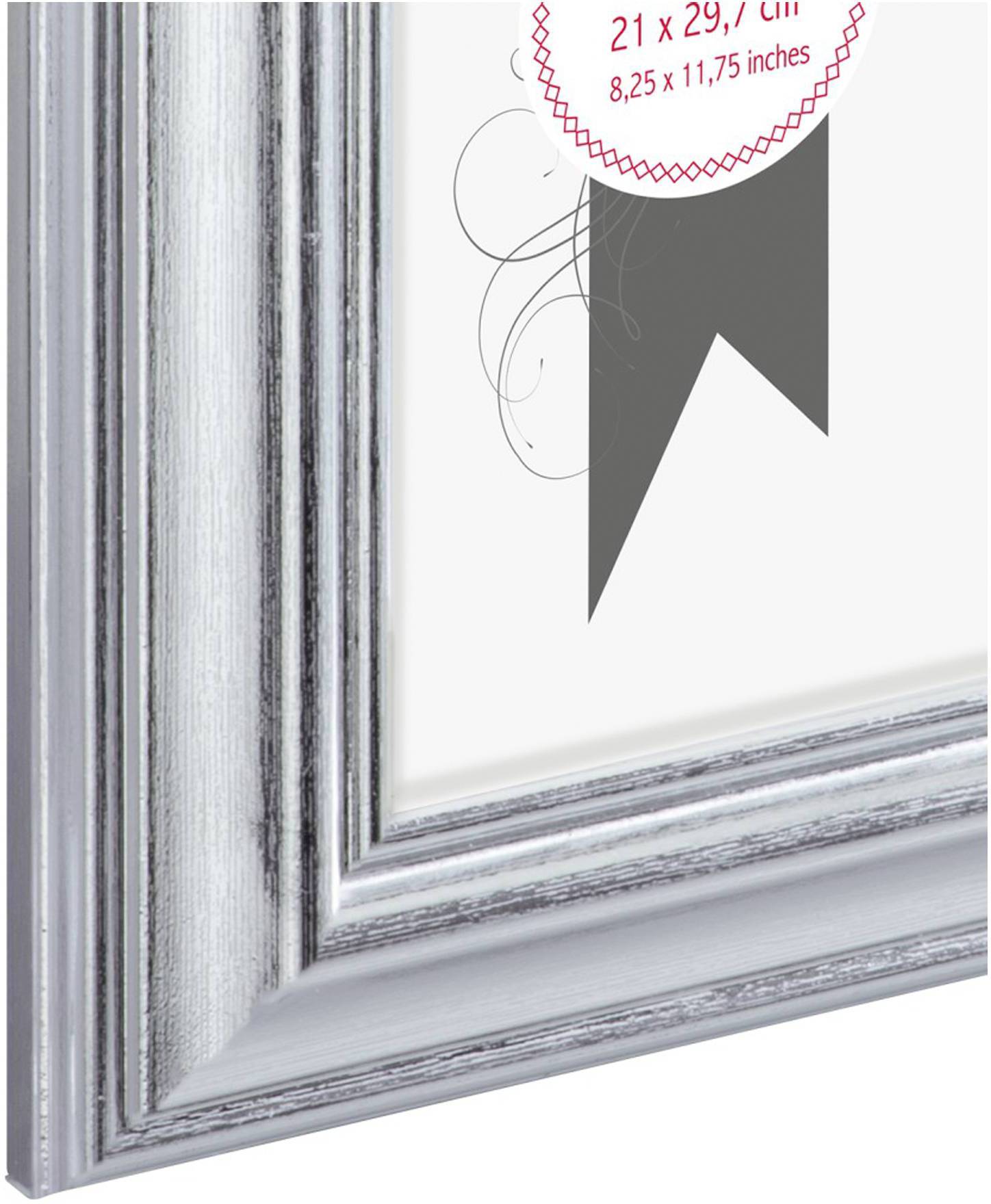 Stříbrný rámeček s ozdobnou lištou, součást moderního designu. Obsahuje dekorativní štítek s údaji o formátu.