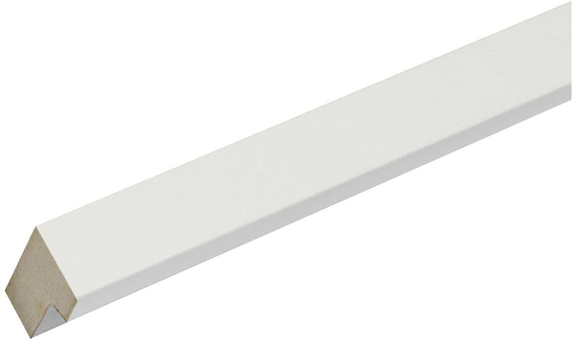 Obdélníkový bílý pěnový proužek v pravém úhlu, pravděpodobně určený jako ochrana hran.