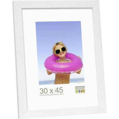 Dítě na pláži nosí žluté sluneční brýle a růžový nafukovací kruh. Pod ním jsou uvedeny rozměry '30 x 45' a webová stránka.