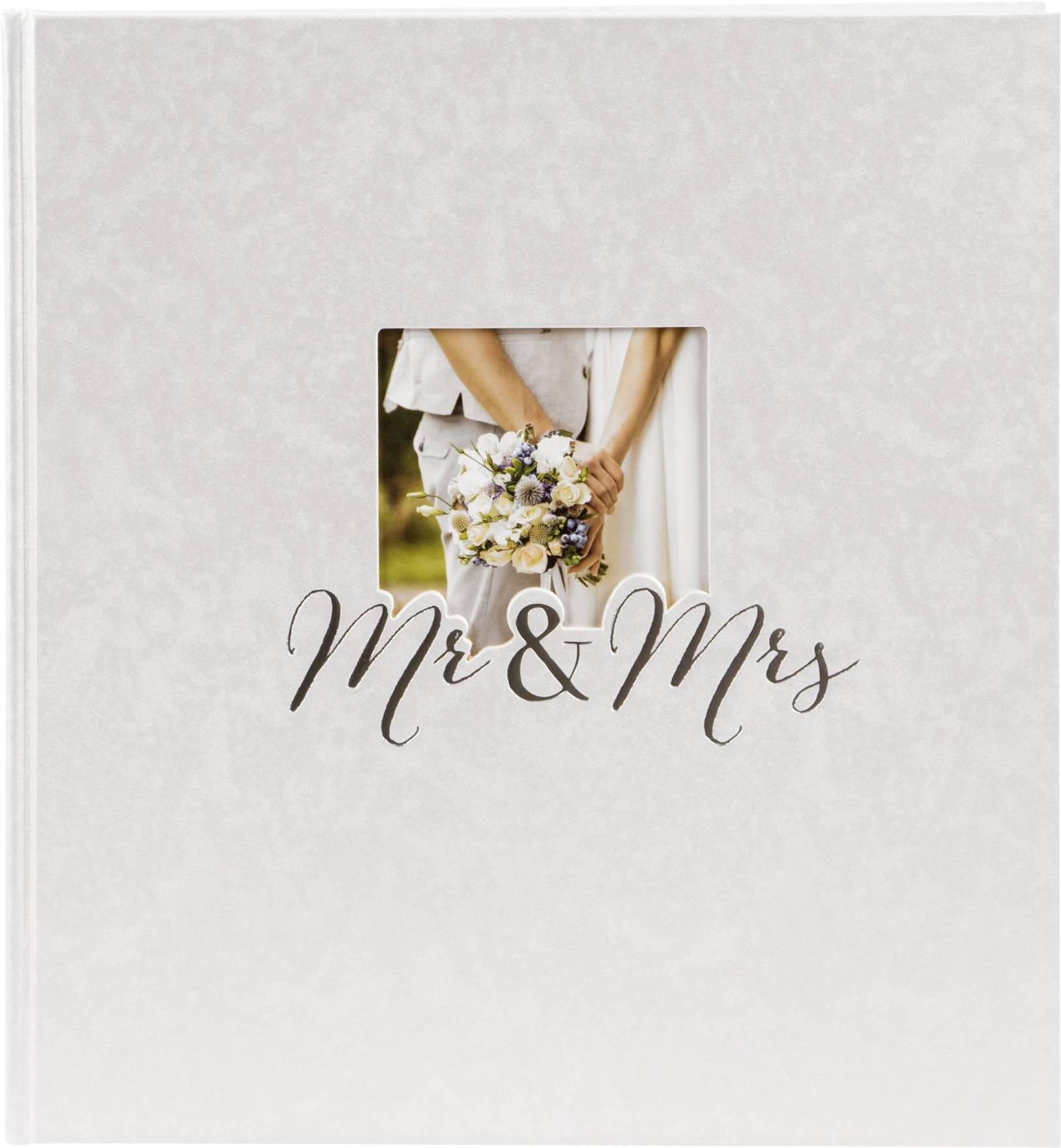 "Obálka knihy s fotografií svatebního páru držícího svatební kytici. Nápis „Mr & Mrs" je zobrazen v elegantním písmu."