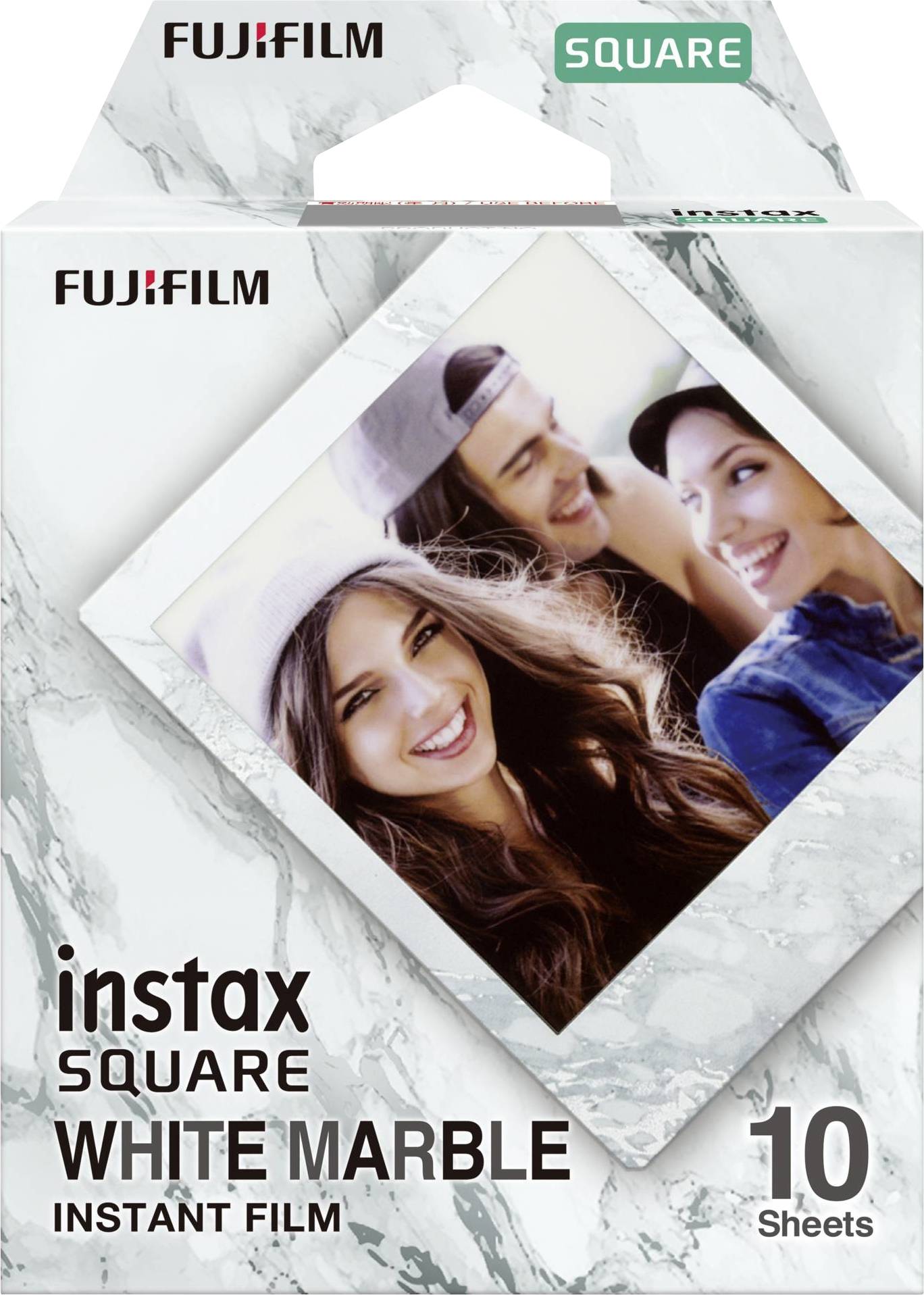 Balení instantního filmu Instax Square White Marble s 10 listy. Obsahuje obrázek dvou žen a jednoho muže, kteří si společně dělají selfie.