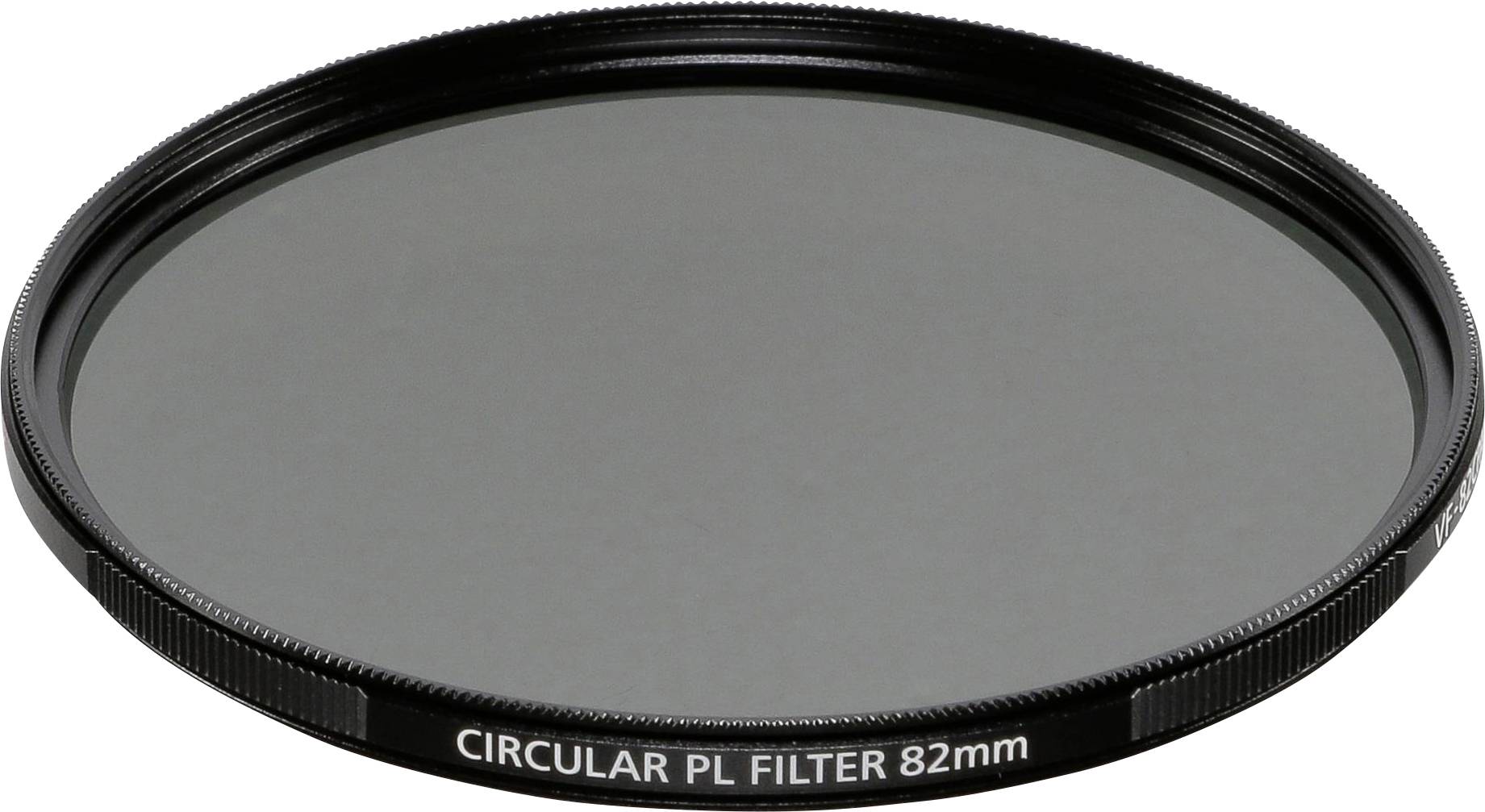 Kulatý polarizační filtr o průměru 82 mm; redukuje reflexe a zlepšuje sytost barev při fotografování.