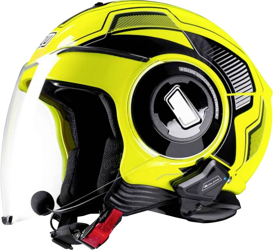 Žlutá motocyklová helma s černým vzorem, integrovaným štítem, ventilačními otvory a podbradním řemenem.