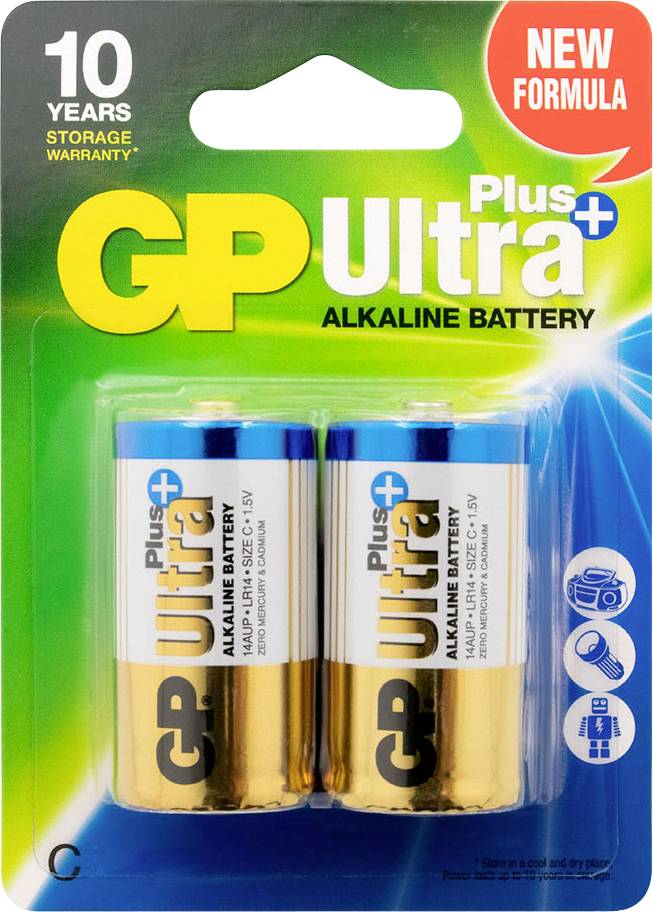 Dvě GP Ultra Plus alkalické baterie v zelené krabičce. Vpravo nahoře je nápis 'Nová formule'. Garantovaná skladovatelnost po dobu 10 let.