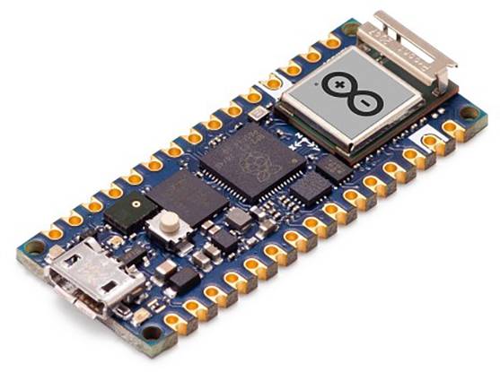 Mikroprocesor s několika komponenty a konektory, podobný desce Arduino, umístěný na bílém povrchu.