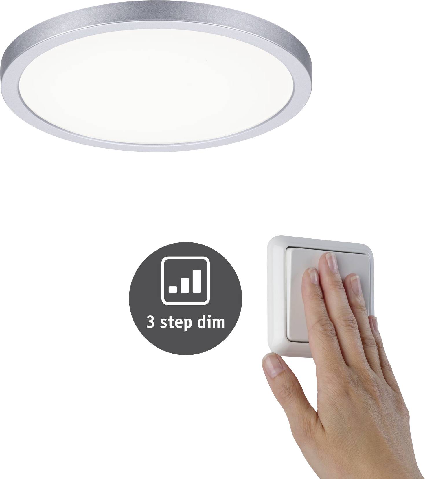 Kulatá stropní lampa se stříbrným okrajem. Ruka ovládá spínač. Symbol zobrazuje '3 step dim', což popisuje funkci stmívání.