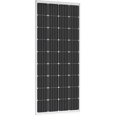 Solární panel s obdélníkovými černými články a bílými linkami na povrchu. Je určen pro výrobu energie.