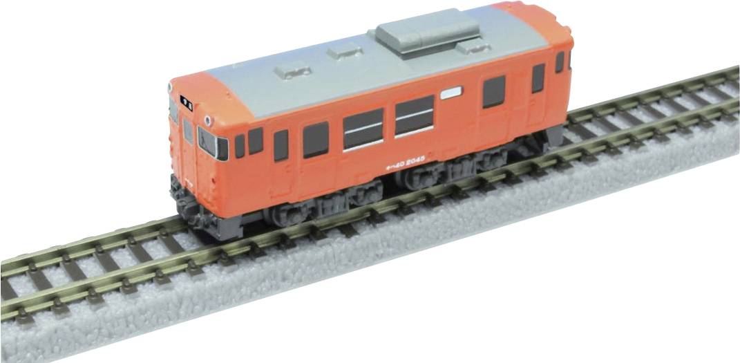 Oranžový modelový vlak na kolejovém úseku, zobrazený na bílém pozadí.