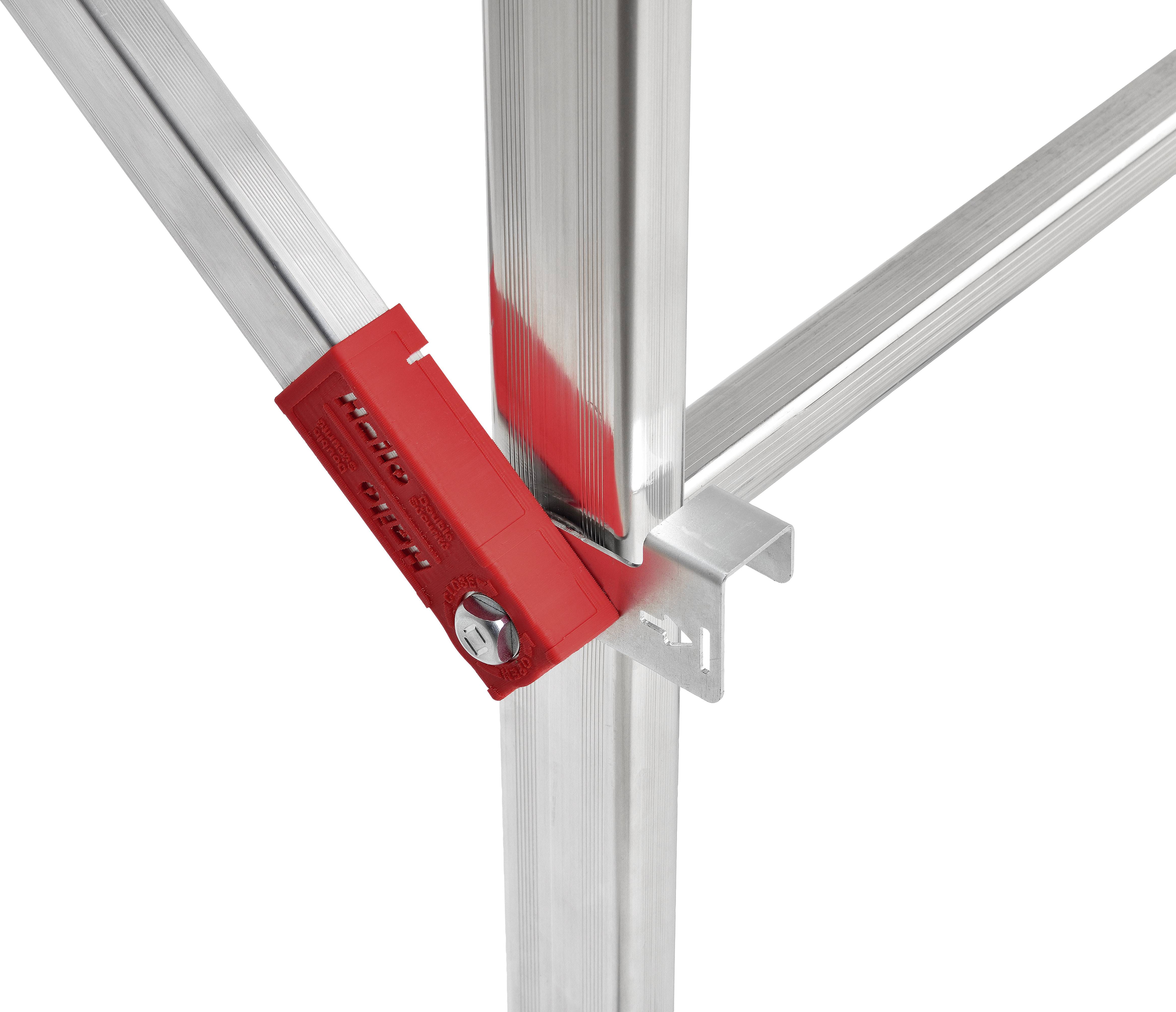 Kovová konstrukce s červeným kloubem spojujícím dvě hliníkové vzpěry. Stabilní, moderní design pro stavební nebo montážní využití.