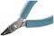 Modré štípací kleště s izolovanými rukojeti, vhodné pro stříhání drátů a malých kovových dílů.