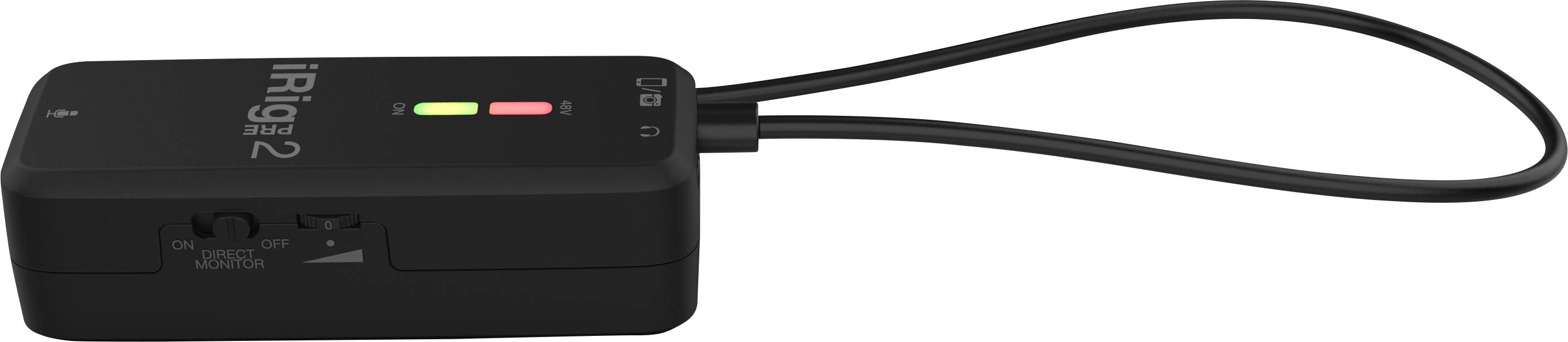 Černé audio zařízení iRig 2 s kabelem. Nahoře se nacházejí barevné LED indikátory a po straně přepínač pro nastavení vstupu.