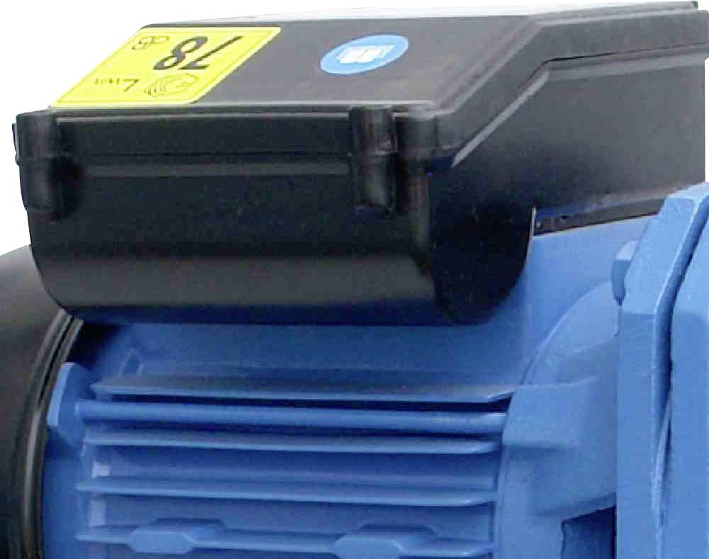 Modrý elektromotor s černou skříní a žlutým štítkem s nápisem '7L'.