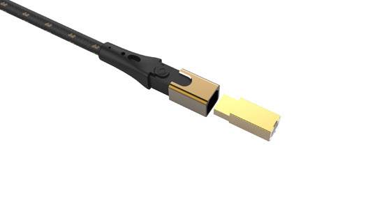 Je zobrazen HDMI kabel s plastovým a kovovým konektorem. Zástrčka je obklopena zlatě zabarveným adaptérem.
