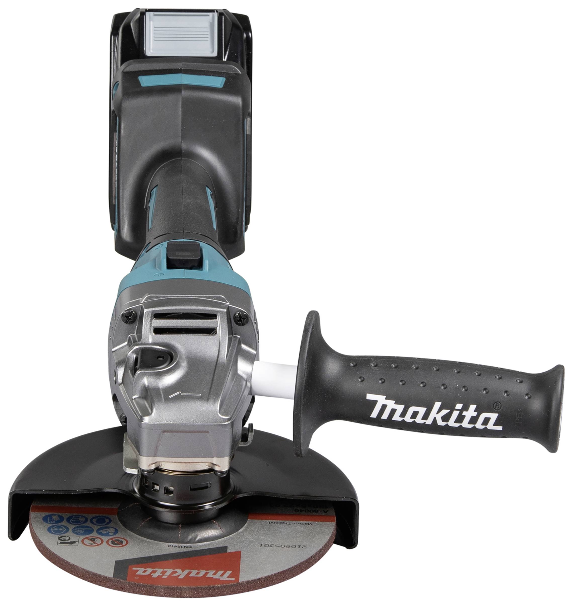 Akumulátorová úhlová bruska s ergonomickou rukojetí a brusným kotoučem. Logo Makita na rukojeti. Vhodná pro obrábění kovů.