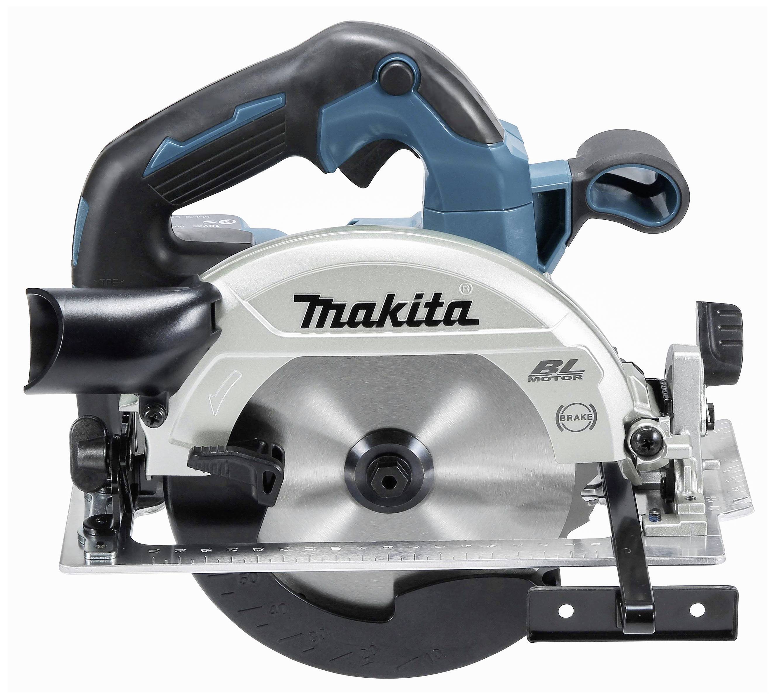 Modrá a stříbrná elektrická kotoučová pila značky Makita. Má černou rukojeť a používá se k řezání materiálů.
