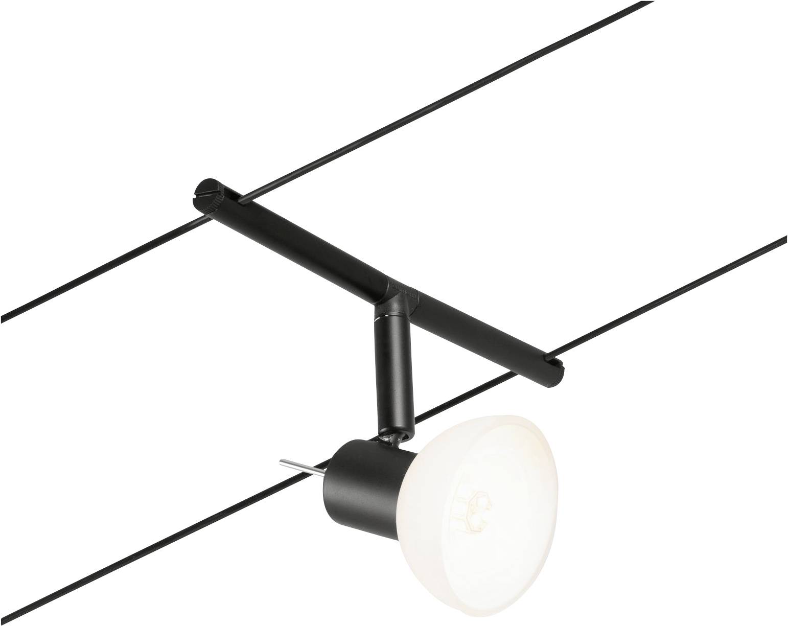 Moderní černá stropní lampa s kulatým bílým stínidlem, upevněná na dvou paralelních lanech. Důraz na minimalistický design.
