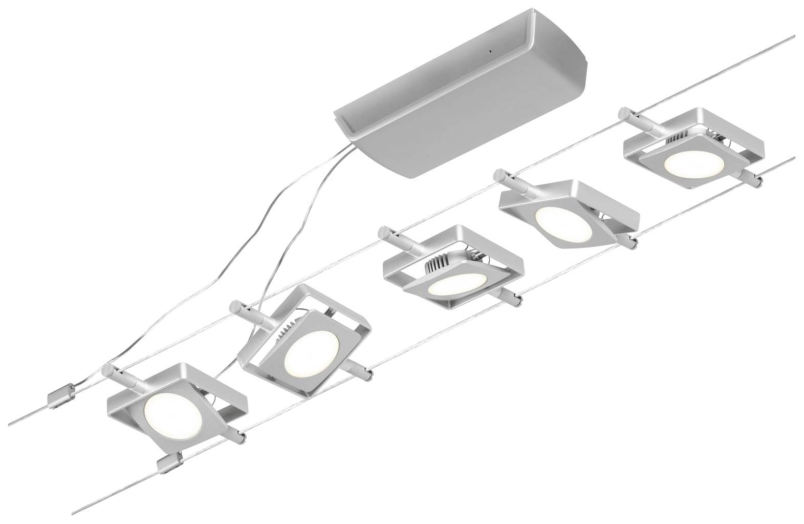 Stříbrné stropní svítidlo se čtyřmi čtvercovými LED reflektory upevněnými na kovovém lanku.