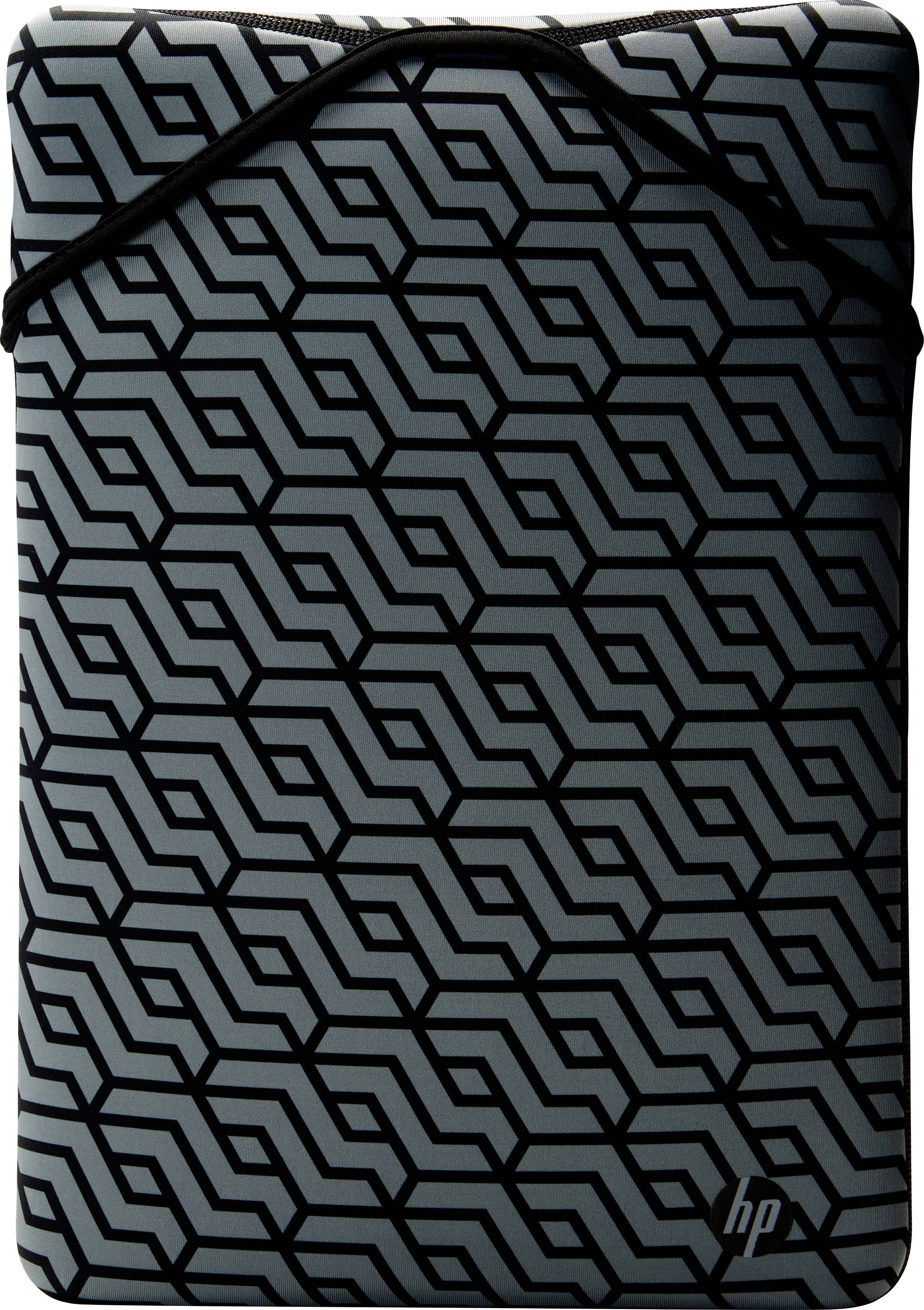Obal na notebook s geometrickým černým vzorem na šedém pozadí. V pravém dolním rohu je umístěno malé logo 'hp'.