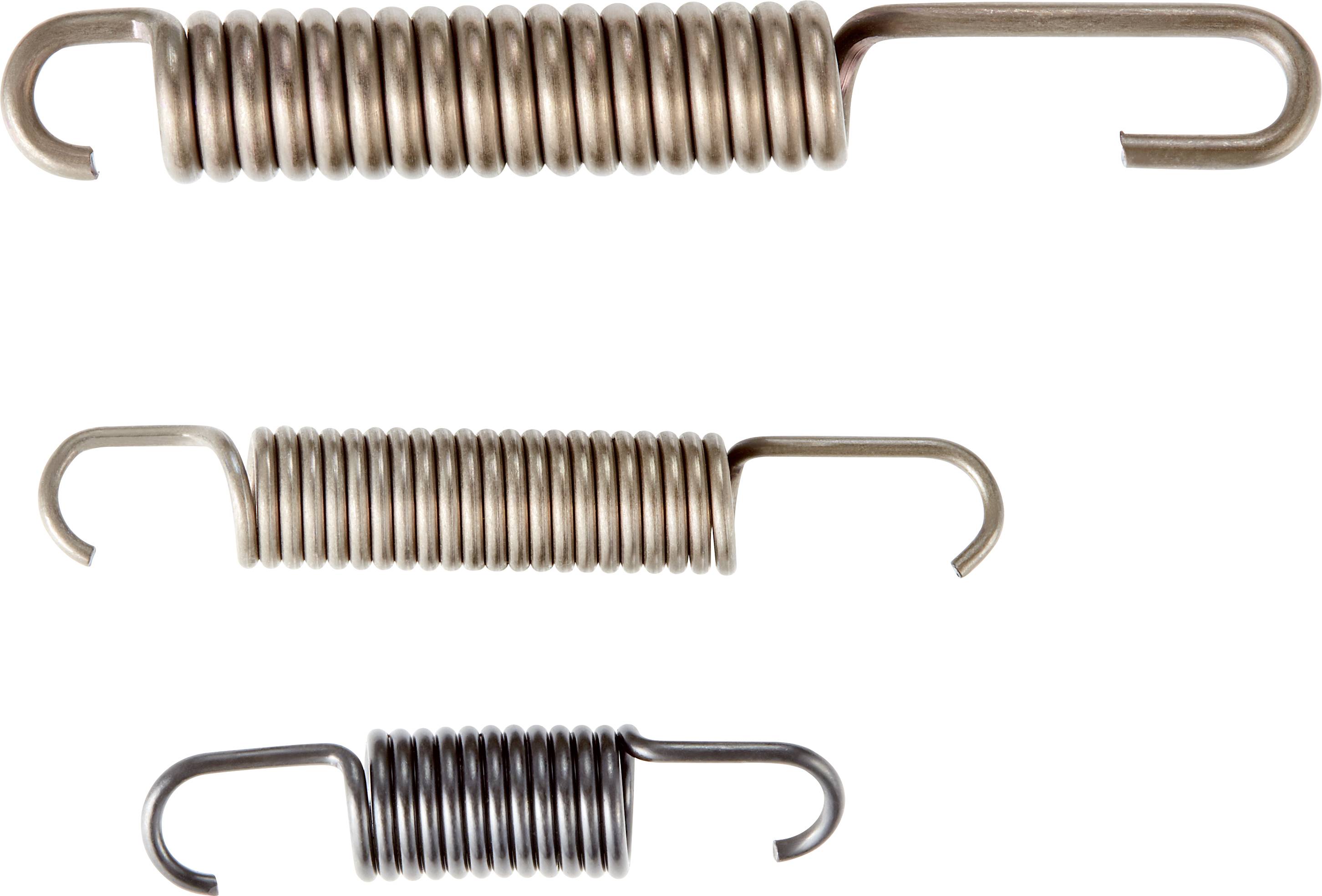 Tři spirálové pružiny z kovu s háčky na obou koncích, různé velikosti. Nahoře největší pružina, dole nejmenší.