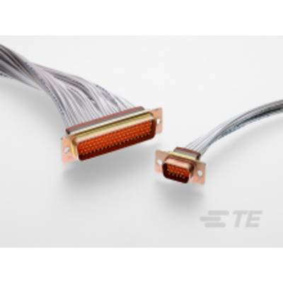 Dva vícepolové konektorové spoje s plochými kabely, používané v elektronických aplikacích pro přenos dat nebo elektrické energie.
