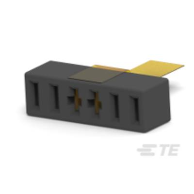 Černý konektor s šesti otvory a zlatým připojením na straně. Používá se v elektronických zařízeních.