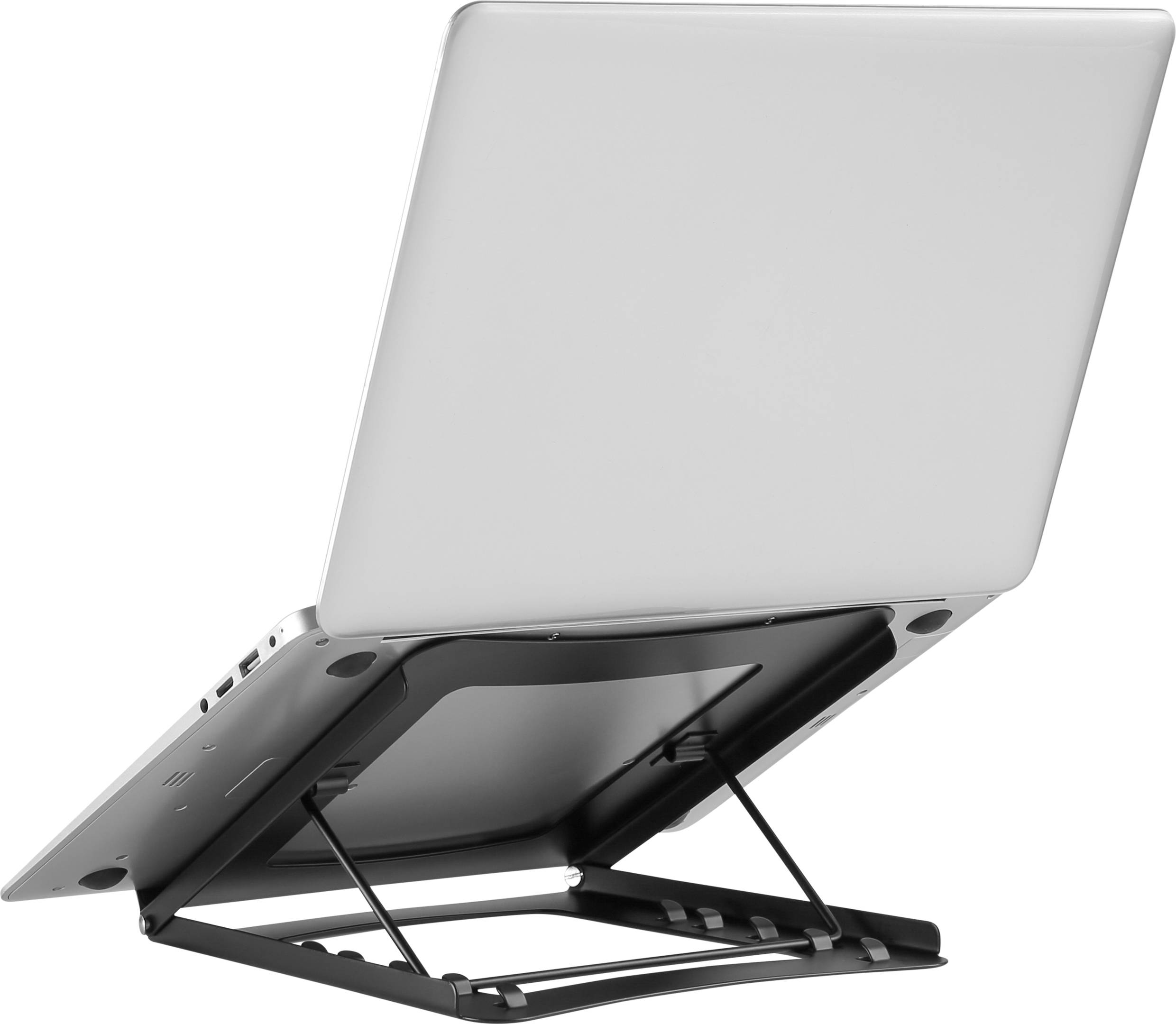 Otevřený notebook umístěný na černém nastavitelném stojanu, který zlepšuje ventilaci a ergonomii.