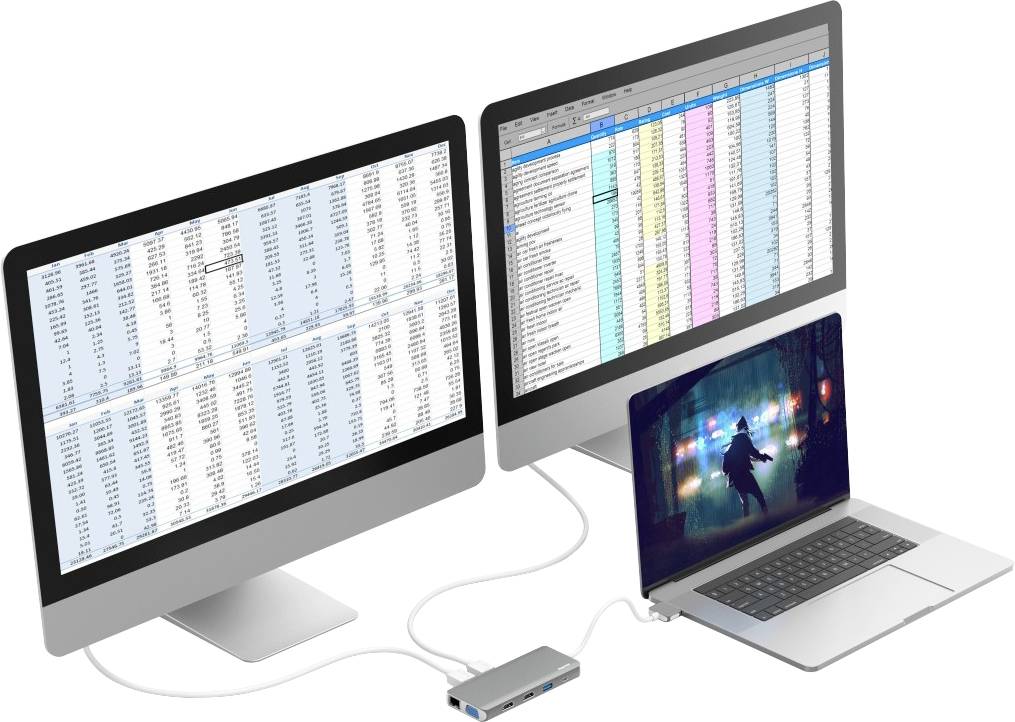 Tři obrazovky zobrazují tabulky se sloupci dat; laptop ukazuje obrázek. Rozbočovač propojuje všechna zařízení.