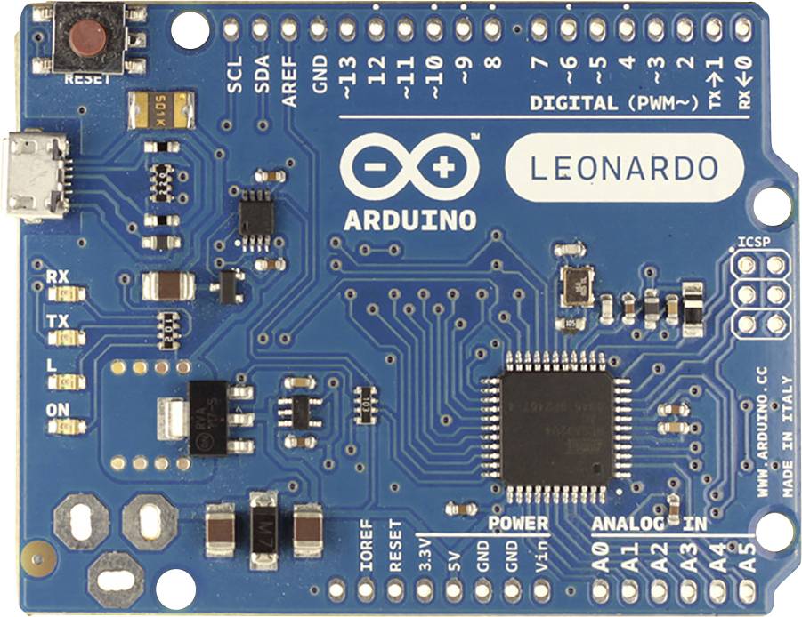 Modrá deska Arduino Leonardo s různými konektory a komponenty, včetně mikrokontroléru a USB portu.