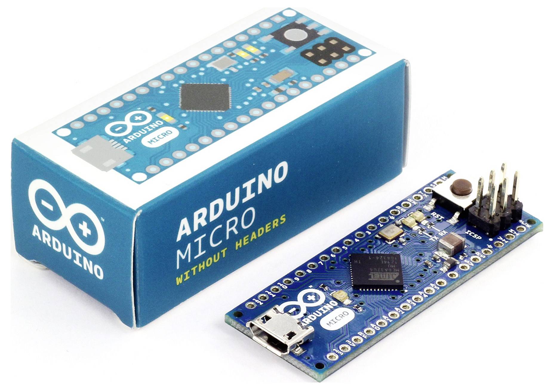 Arduino Micro microcontroller deska zobrazená vedle její modré krabice v maloobchodním balení označené 'ARDUINO MICRO WITHOUT HEADERS'.