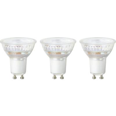 Tři identické LED žárovky s paticí GU10 umístěné vedle sebe, vhodné pro úsporné osvětlení.