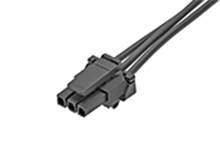 Černý třípólový konektor s kabely. Vhodný především pro elektronická zařízení a zapojení.