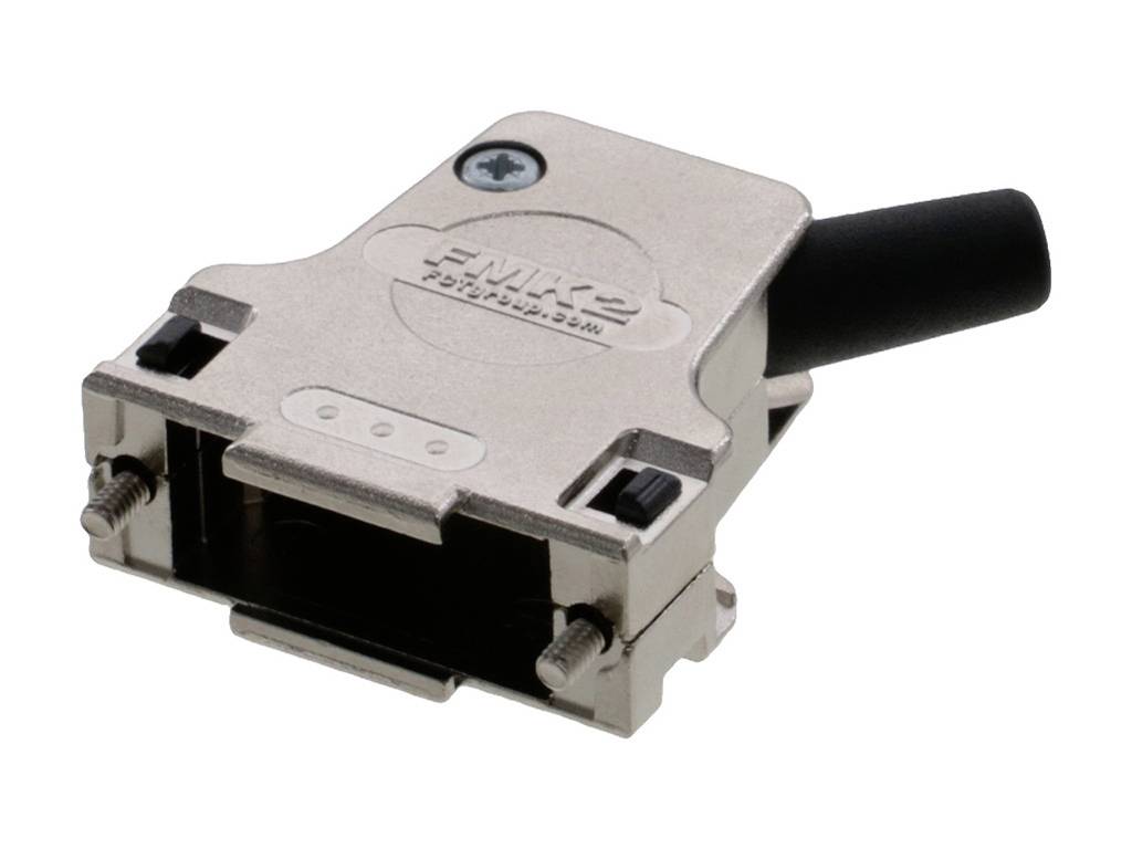 Stříbrný, obdélníkový kovový kryt s černým otvorem pro kabel a viditelnými šrouby, pravděpodobně elektronický konektor.
