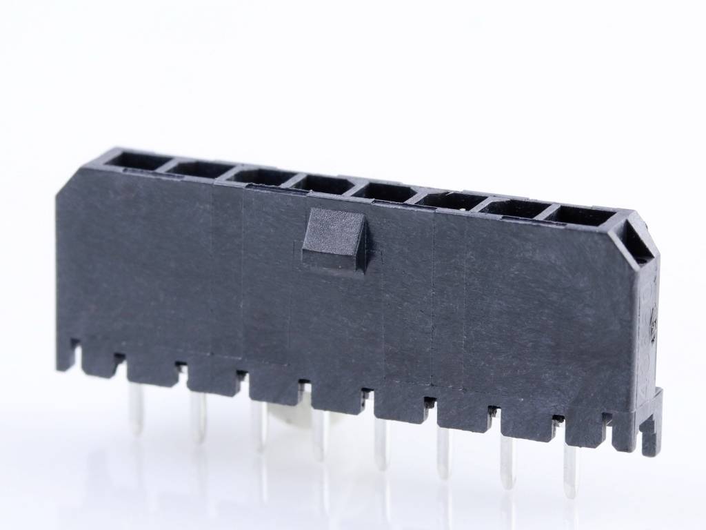 Černý kolíkový konektor s více kontakty, vhodný pro elektronické spoje na tištěných obvodech.