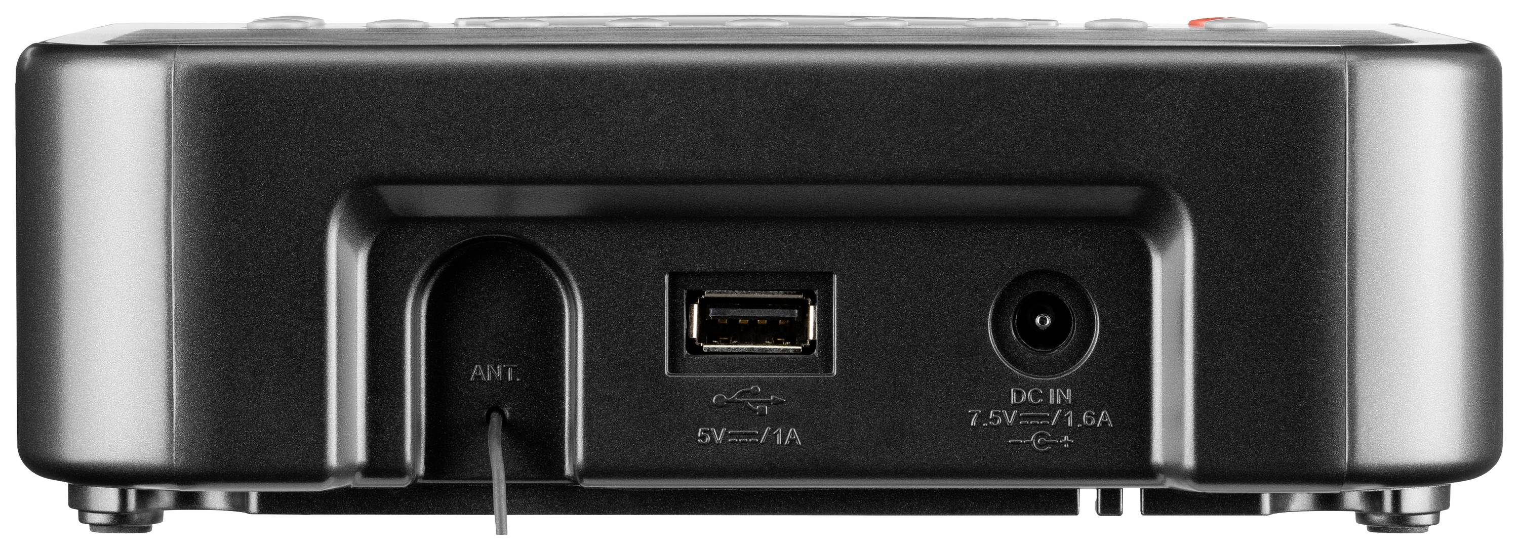 Obrázek ukazuje zadní stranu elektronického zařízení s USB portem, připojením napájecího adaptéru a vstupem AUX.