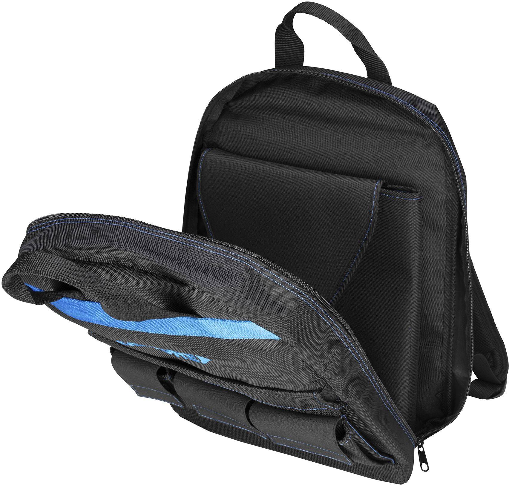 Černý batoh s modrým vnitřním potahem, otevřený, ukazuje přihrádky na notebook a příslušenství.
