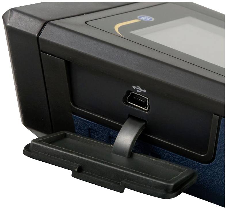 Externí pevný disk s USB připojením, částečně otevřený.