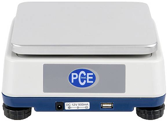 Elektronická laboratorní váha s logem PCE, stříbrným vážicím povrchem a USB připojením, která nezobrazuje hmotnost.