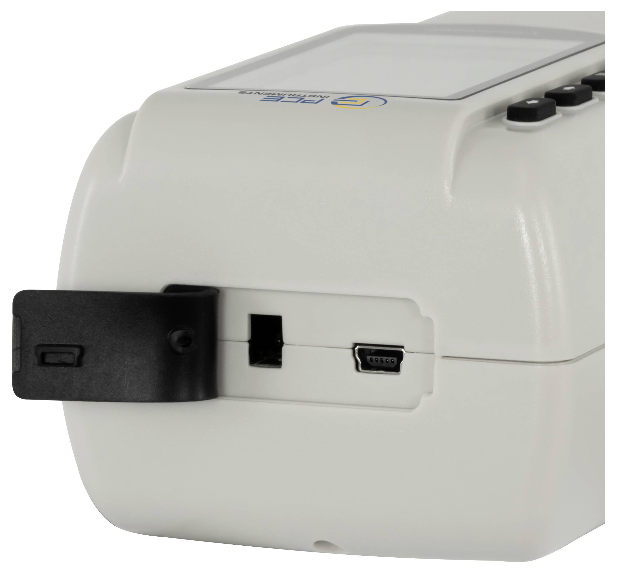 Detailní záběr na bílé elektronické zařízení s otevřeným černým bočním krytem, který odhaluje port a konektor.